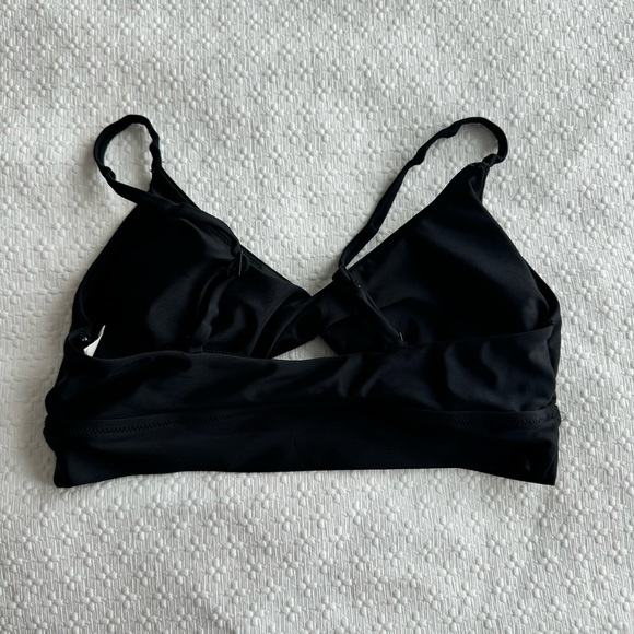 Aerie Twist Longline Scoop Bikini Top in Black | Size Medium (M) - Picture 3 of 4